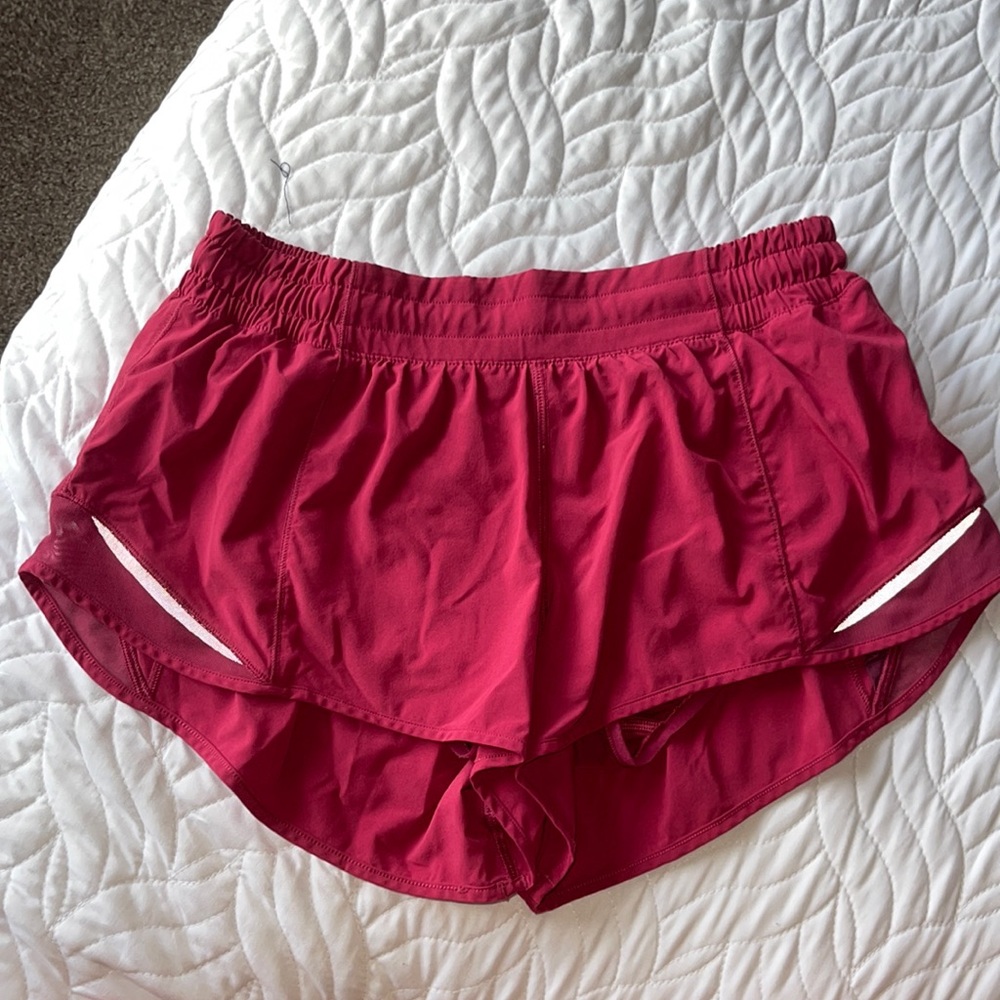 LULULEMON HOTTY HOT LOW RISE SHORTS 2.5” INSEAM